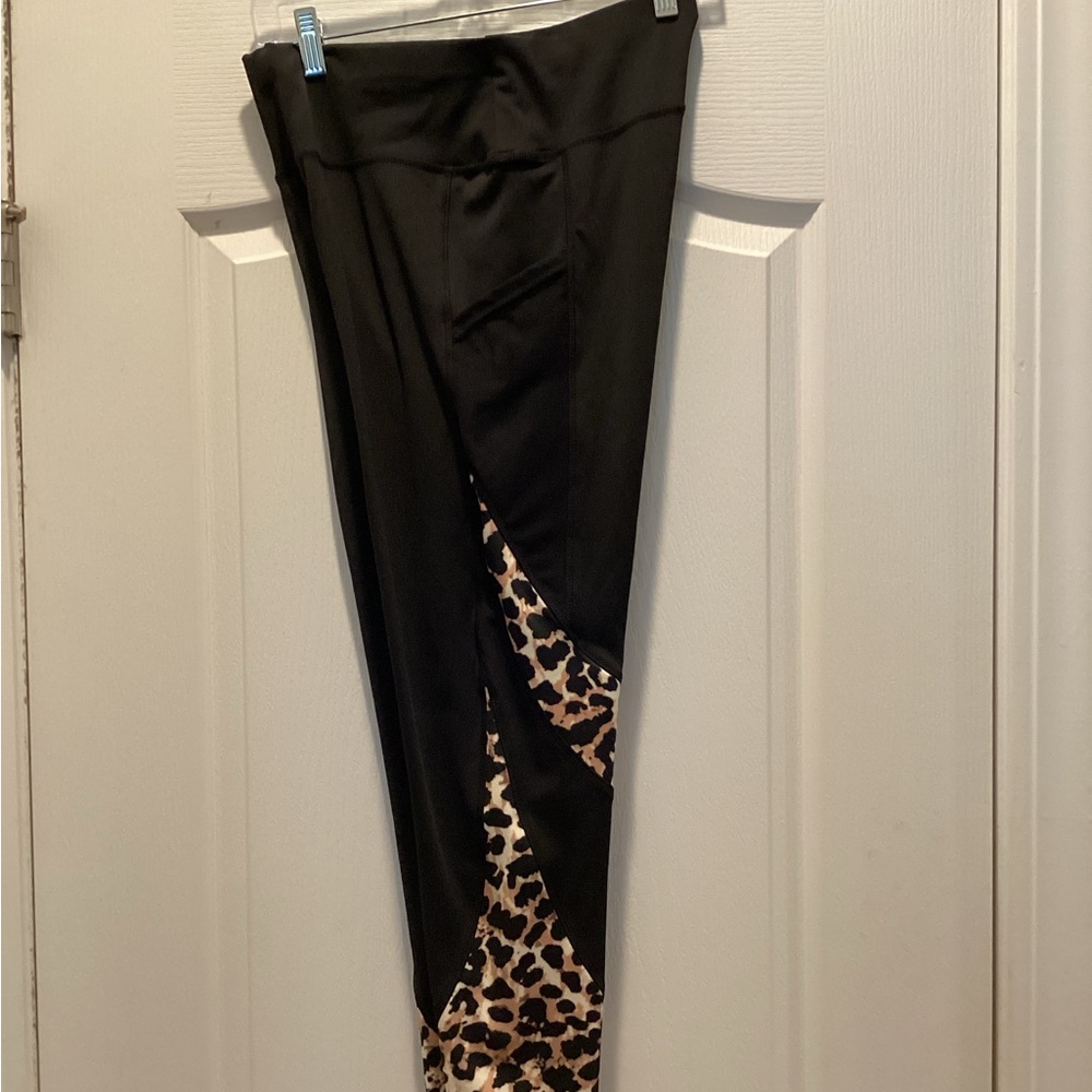 Leopard-Accent Women's Leggings
